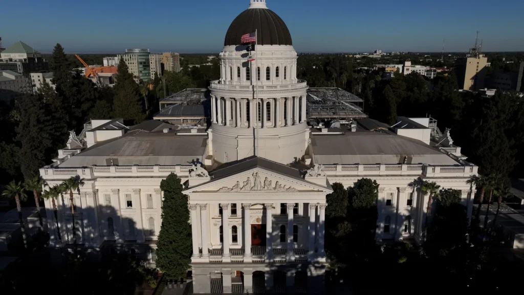 california-employers-navigate-divergent-federal-and-state-mandates-on-dei-and-lgbtq-protections