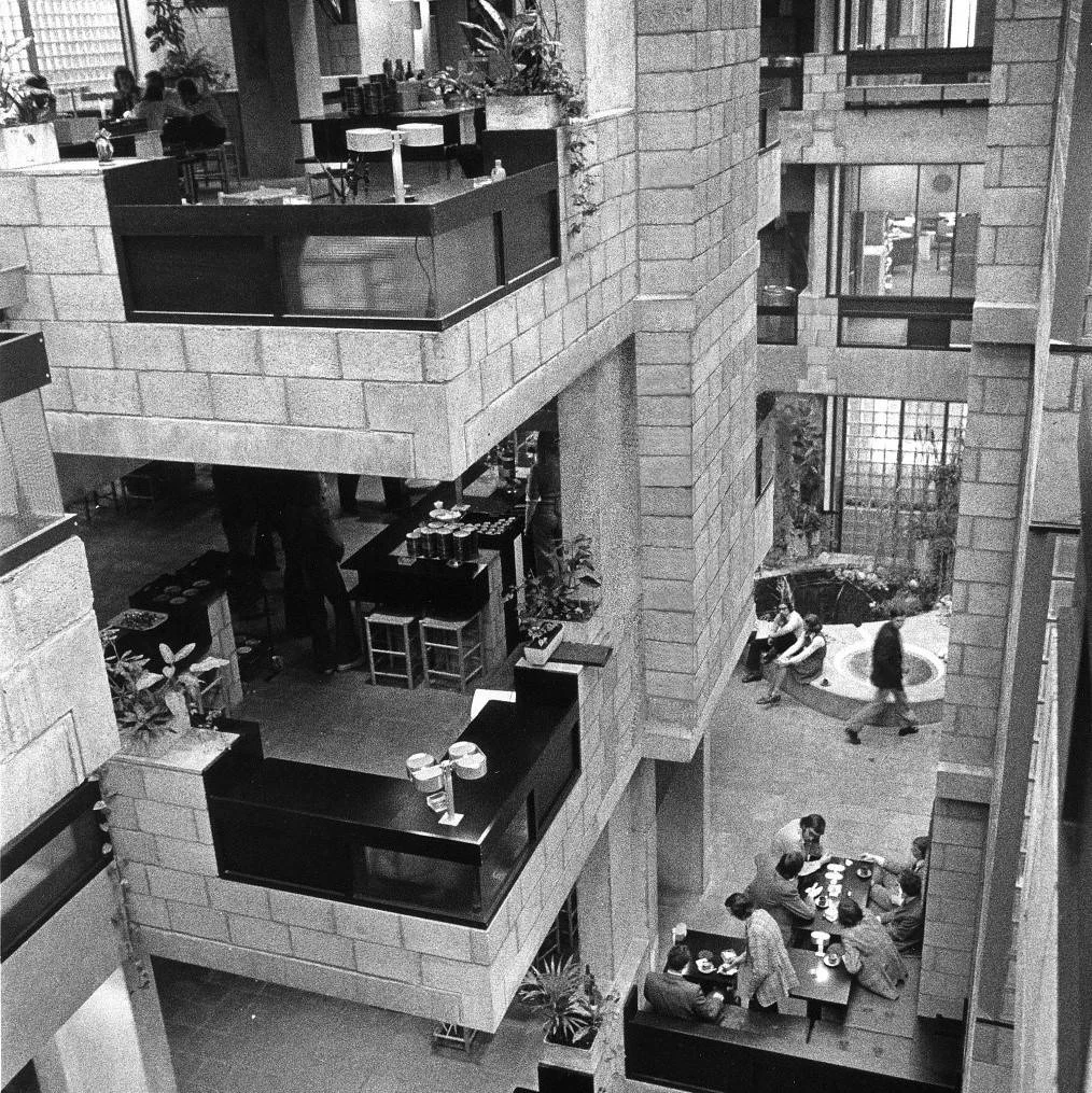 the-enduring-echo-of-open-plan-how-a-1950s-german-office-concept-continues-to-shape-the-modern-workplace