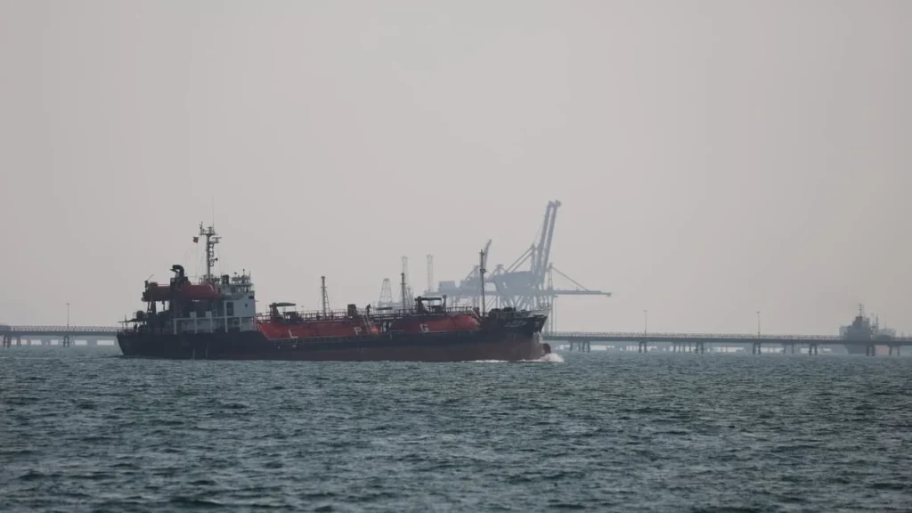 trapped-in-the-crucible-the-plight-of-20000-seafarers-in-the-persian-gulf-war-zone