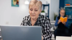 uk-small-businesses-drive-job-growth-amid-emerging-full-time-part-time-divide