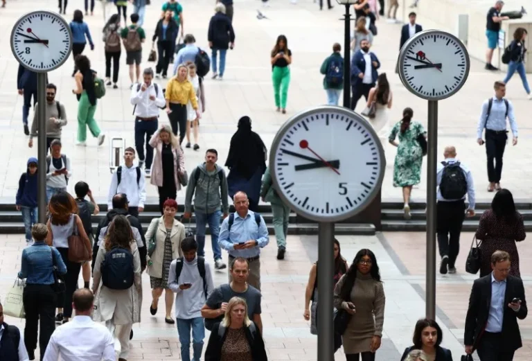 british-employers-pivot-to-cost-management-amidst-record-low-confidence-threatening-real-wage-growth