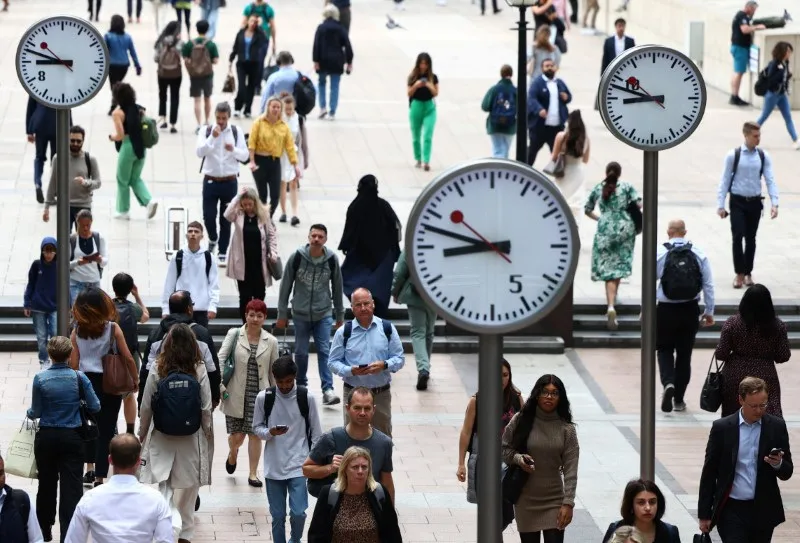 british-employers-pivot-to-cost-management-amidst-record-low-confidence-threatening-real-wage-growth
