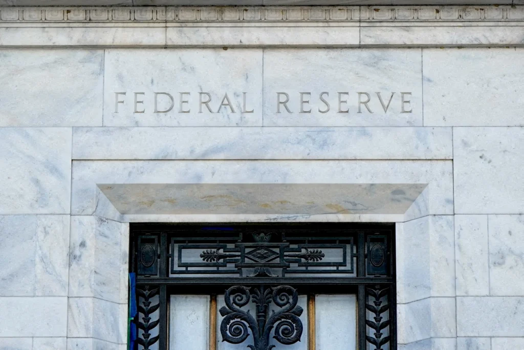 federal-reserve-survey-reveals-persistent-personal-financial-stability-amidst-inflationary-concerns-and-rising-job-insecurity