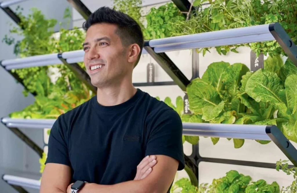 from-cubicles-to-kale-how-urban-farming-is-cultivating-a-new-era-of-employee-engagement-in-singapore