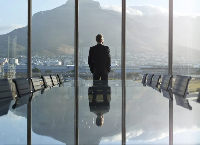 job-hopping-is-now-the-fastest-path-to-becoming-a-ceo-and-company-loyalty-may-actually-hold-you-back