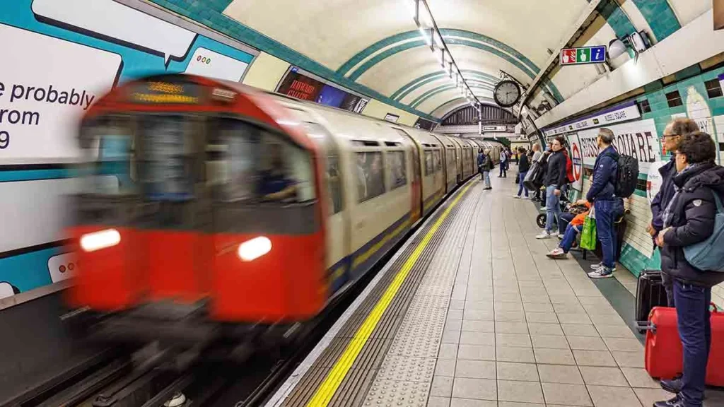 london-underground-strikes-averted-as-rmt-and-management-engage-in-further-talks-over-four-day-week-proposal