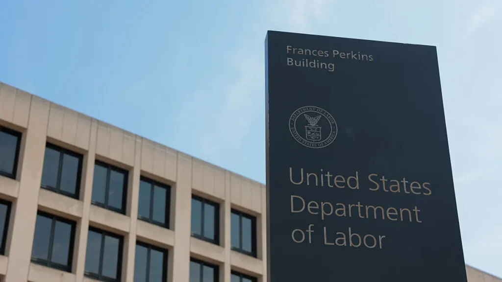 trump-administration-rescinds-2024-overtime-rule-reverts-to-2019-salary-thresholds-sparking-compliance-debate