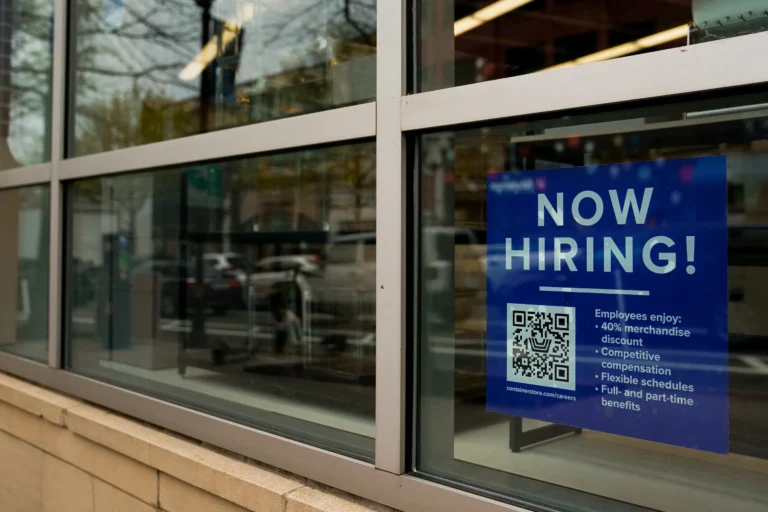 u-s-jobless-claims-show-labor-market-resilience-amidst-geopolitical-uncertainty-and-shifting-economic-outlook