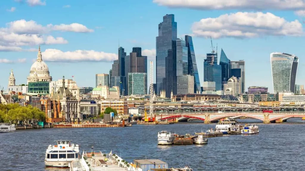 uk-economy-defies-geopolitical-tensions-with-robust-0-6-growth-in-q1-2026-though-domestic-political-instability-looms