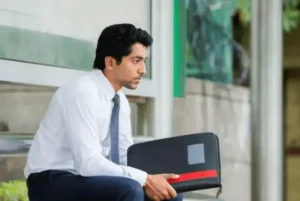 from-layoff-to-lucrative-remote-role-a-professionals-story-sparks-national-debate-on-compensation-and-career-mobility