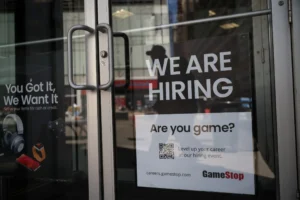 initial-jobless-claims-dip-slightly-but-labor-market-shows-signs-of-moderation-amidst-inflation-concerns