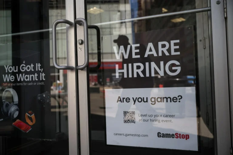 initial-jobless-claims-dip-slightly-but-labor-market-shows-signs-of-moderation-amidst-inflation-concerns