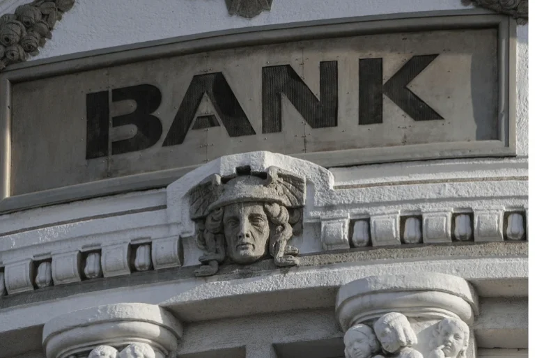 public-sector-banks-defy-digitalization-trends-with-significant-workforce-expansion-in-fy26-emphasizing-human-capital-for-growth