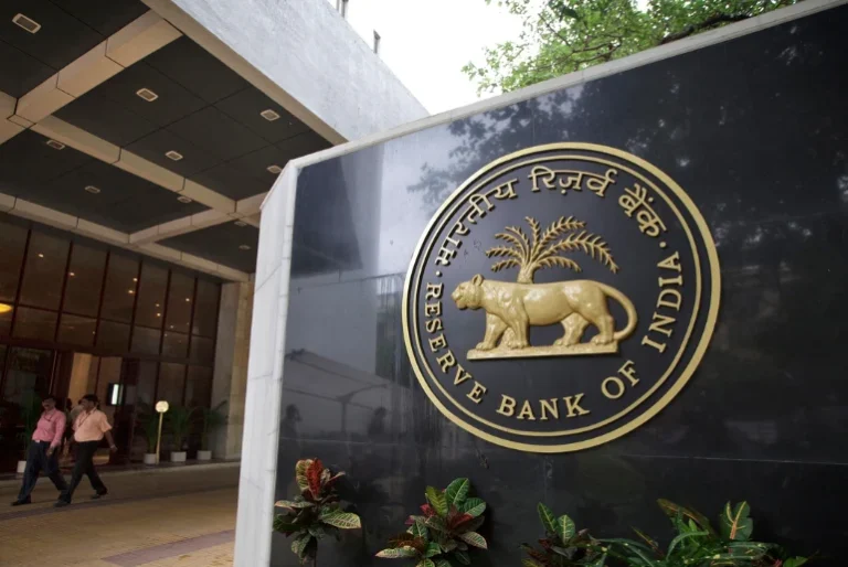 reserve-bank-of-india-records-first-workforce-decline-in-six-years-amid-soaring-employee-expenditure-and-strategic-realignment