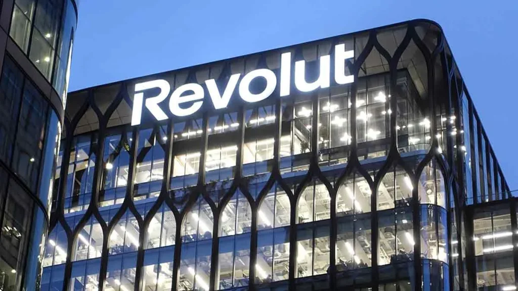 revolut-drops-remote-first-policy-for-new-graduates