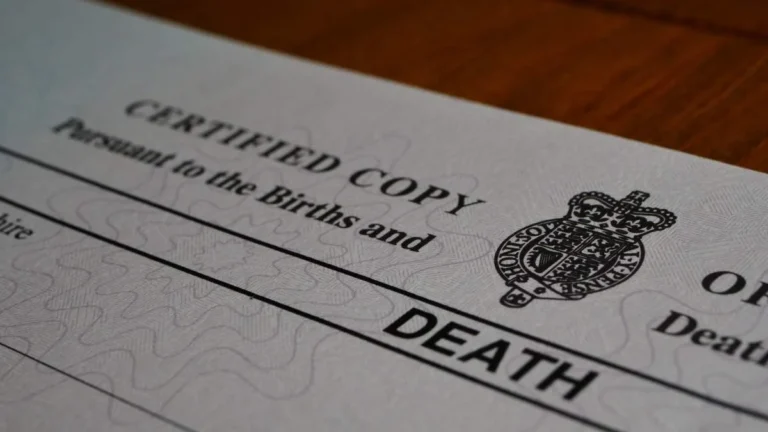 the-administrative-burden-of-bereavement-over-half-of-grieving-workers-tackle-death-admin-during-work-hours