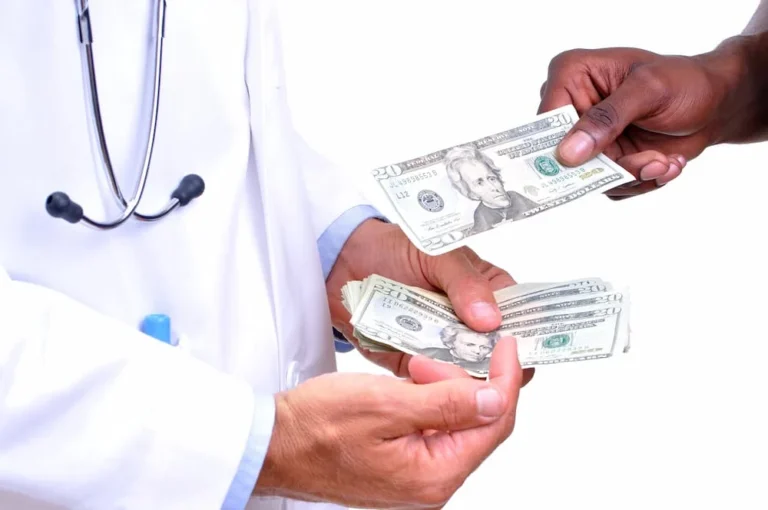 u-s-large-employers-brace-for-higher-employee-out-of-pocket-healthcare-costs-in-2027-amid-escalating-benefit-expenses