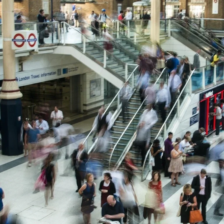 uk-new-job-starts-plummet-to-five-year-low-amidst-shifting-labour-market-dynamics