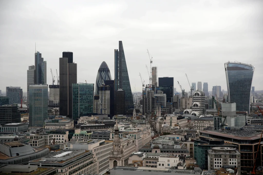 british-businesses-temper-price-and-wage-hike-expectations-amidst-shifting-global-dynamics