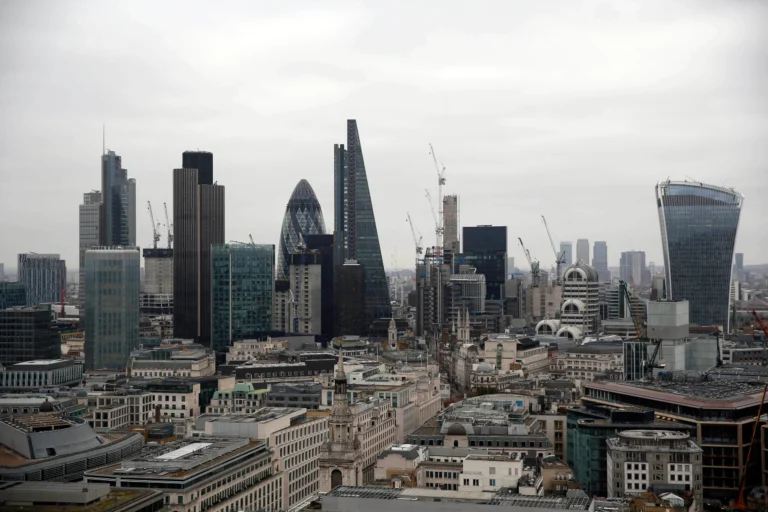british-businesses-temper-price-and-wage-hike-expectations-amidst-shifting-global-dynamics