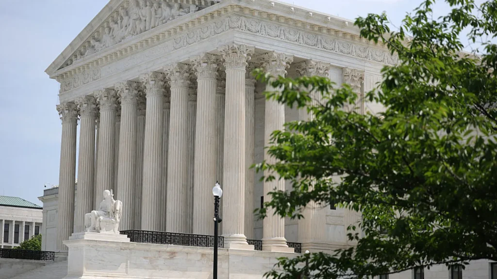 eeoc-rescinds-affirmative-action-guidelines-supreme-court-redefines-presidential-authority-and-ai-sparks-a-new-battle-in-recruitment