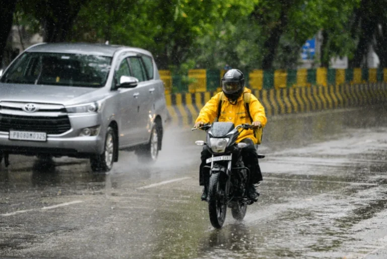 indias-gig-economy-set-for-massive-expansion-projecting-2-1-crore-workers-by-2030-report-reveals