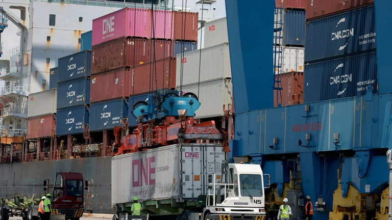 labor-market-signals-significant-slowdown-as-consumer-job-hunt-intensifies