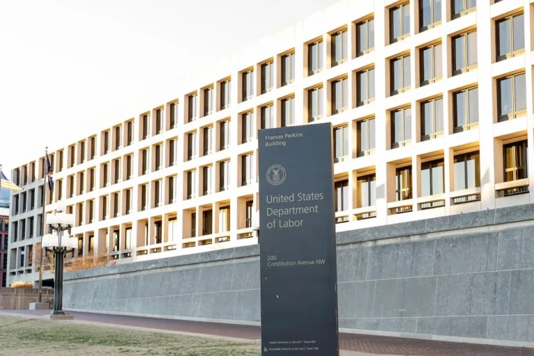 u-s-department-of-labor-poised-to-propose-rule-easing-health-plan-electronic-information-delivery-signaling-major-shift-for-employers-and-employees