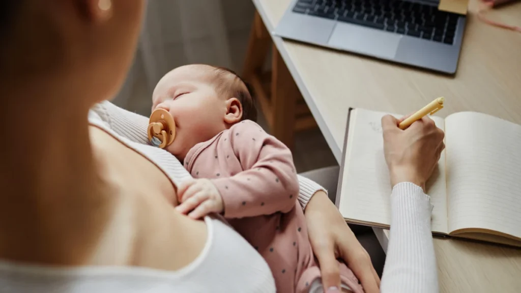 uk-mothers-face-unprecedented-financial-pressure-and-workplace-discrimination-forcing-early-return-from-maternity-leave-new-survey-reveals