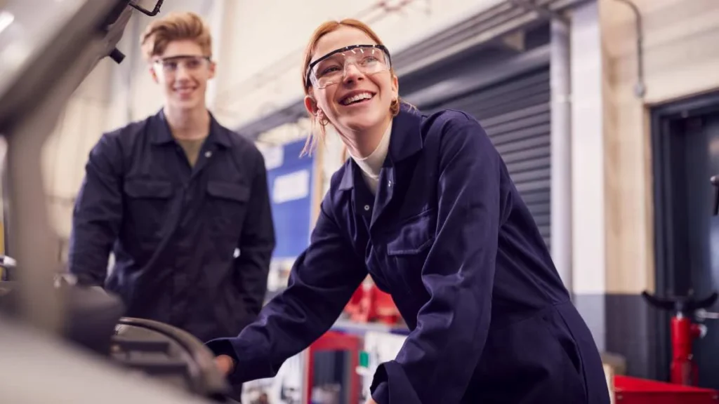 degree-apprenticeship-applications-soar-by-270-while-available-positions-halve-signalling-intense-competition-for-earn-while-you-learn-pathways