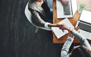 k-12-hr-leaders-embrace-ai-for-enhanced-efficiency-while-prioritizing-human-oversight-and-robust-governance