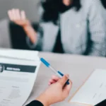 social-class-significantly-impacts-negotiation-outcomes-and-hr-perceptions-new-study-reveals
