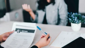 social-class-significantly-impacts-negotiation-outcomes-and-hr-perceptions-new-study-reveals