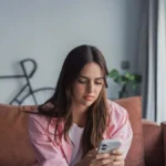 solo-working-not-screentime-drives-escalating-loneliness-among-young-adults-think-tank-warns