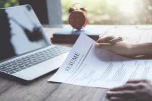 the-double-edged-sword-of-ai-in-resume-screening-efficiency-gains-amidst-fears-of-missing-top-talent