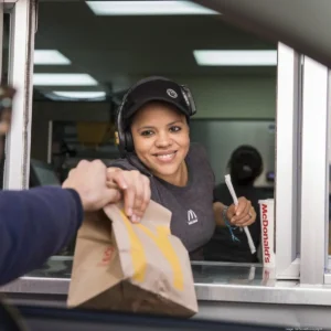 the-economic-shift-how-new-irs-tip-regulations-are-reshaping-frontline-wages-and-the-gig-economy