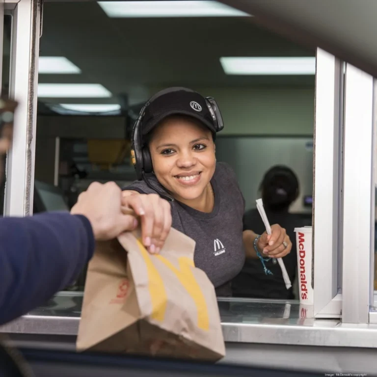 the-economic-shift-how-new-irs-tip-regulations-are-reshaping-frontline-wages-and-the-gig-economy