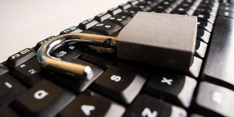 Close up to An open padlock on a computer keyboard