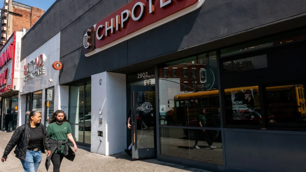 chipotle-bolsters-management-pipeline-with-expanded-apprentice-program-to-fuel-aggressive-growth-and-enhance-operational-excellence