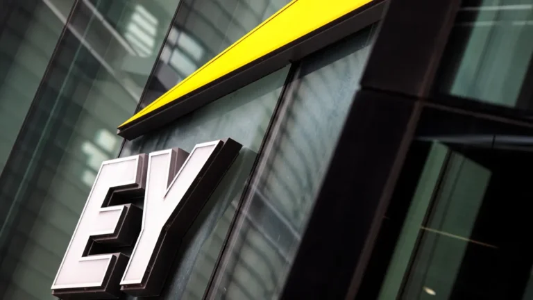 ey-launches-new-incentive-program-to-foster-innovation-and-retain-top-talent-amidst-evolving-accounting-landscape