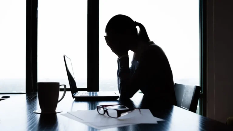 half-of-u-s-women-experience-negative-healthcare-interactions-significantly-impacting-careers-and-well-being