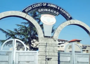 jammu-kashmir-and-ladakh-high-court-mandates-employer-accountability-for-vigilance-clearance-and-performance-reports-upholding-employee-rights