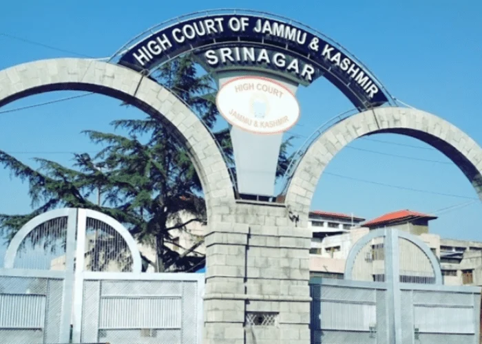 jammu-kashmir-and-ladakh-high-court-mandates-employer-accountability-for-vigilance-clearance-and-performance-reports-upholding-employee-rights