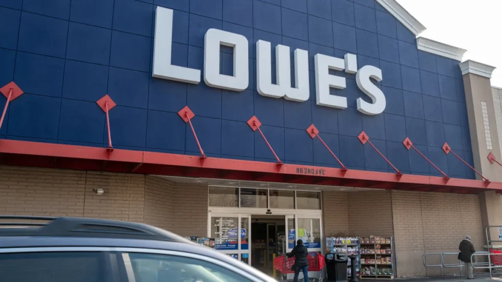 lowes-foundation-spearheads-major-coalition-to-combat-u-s-skilled-trades-shortage-with-250-million-investment-and-ambitious-training-goals