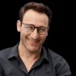 simon-sinek-reminds-ceos-not-to-let-ai-replace-your-essential-storytelling-skills