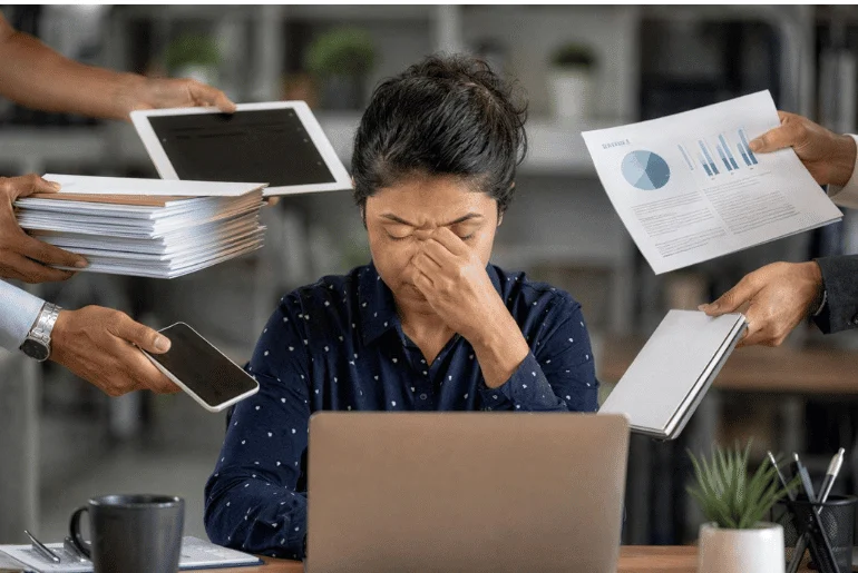 the-recognition-divide-deskless-employees-lag-behind-in-workplace-recognition-and-support