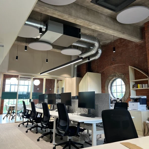 the-sonic-paradox-why-hybrid-workplaces-struggle-with-noise-and-how-acoustic-design-holds-the-key